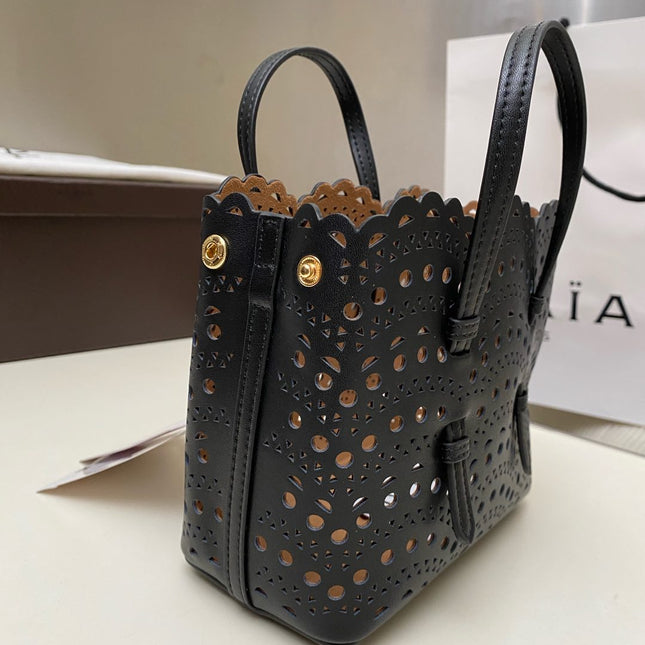 MINA 16 BAG IN BLACK VIENNA WAVE CALFSKIN