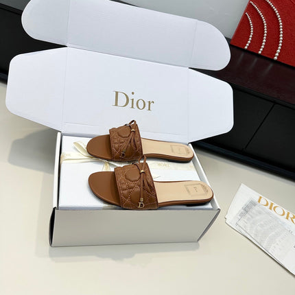 DIOR 26S SLIDE SANDALS IN CARAMEL BROWN QUILTED CALFSKIN WITH BOW