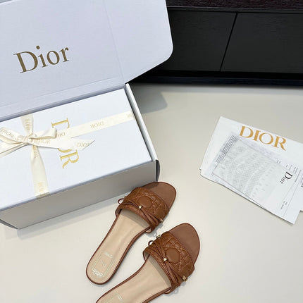 DIOR 26S SLIDE SANDALS IN CARAMEL BROWN QUILTED CALFSKIN WITH BOW