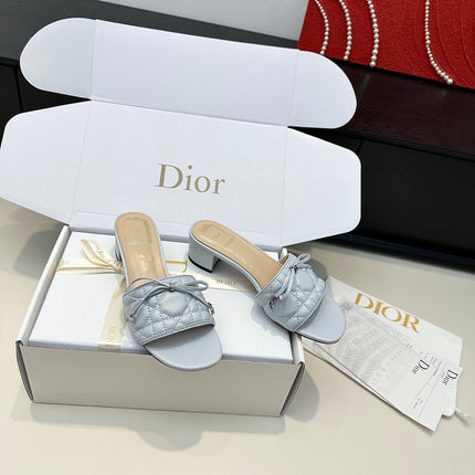 DIOR 26S BLOCK HEEL SLIDE SANDALS IN LIGHT BLUE QUILTED CALFSKIN WITH BOW