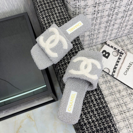 CHANEL 26S SLIDE SANDALS IN GRAY AND WHITE SHEARLING SQUARE TOE