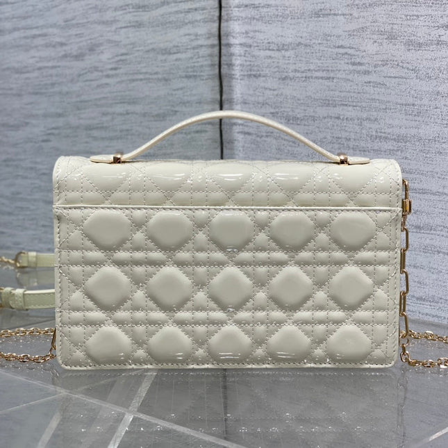MINI BAG 24 IN WHITE CREAM PATENT CANNAGE CALFSKIN