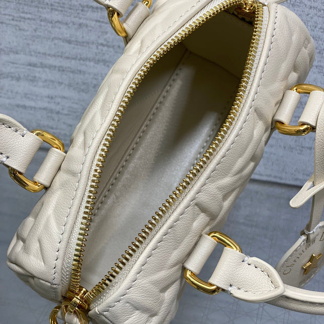 GROOVE 17 BAG IN WHITE CREAM MACROCANNAGE CALFSKIN WITH GOLD HARDWARE