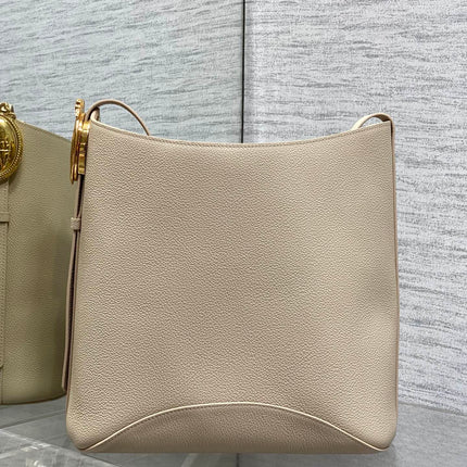 DIOR 26S MEDAILLON BUCKET BAG 26 IN LIGHT BROWN GRAINED CALFSKIN GOLD HARDWARE
