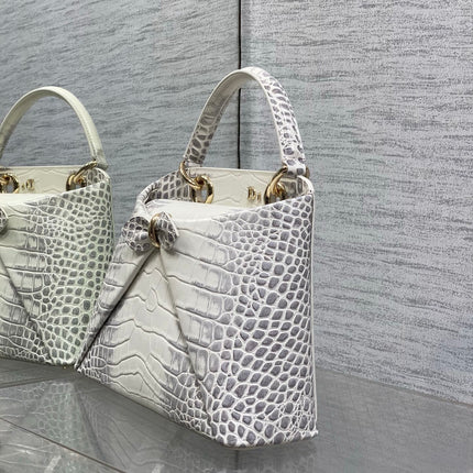 DIOR 26S CIGALE BAG 28 IN WHITE AND GRAY CROCODILE-EMBOSSED CALFSKIN GOLD HARDWARE