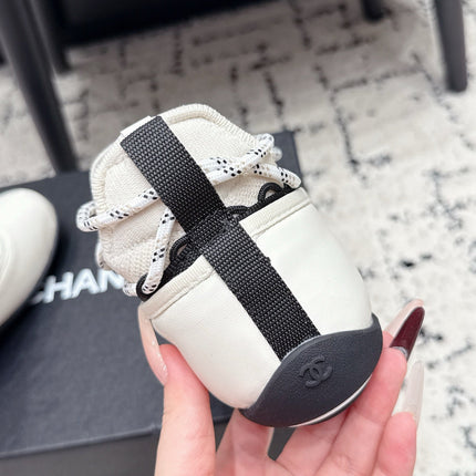 CHANEL 26S LACE-UP SNEAKERS IN WHITE FABRIC AND LAMBSKIN