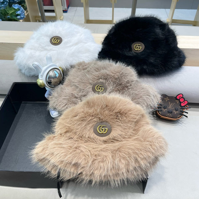 BUCKET HAT IN WHITE FOX FUR 404750