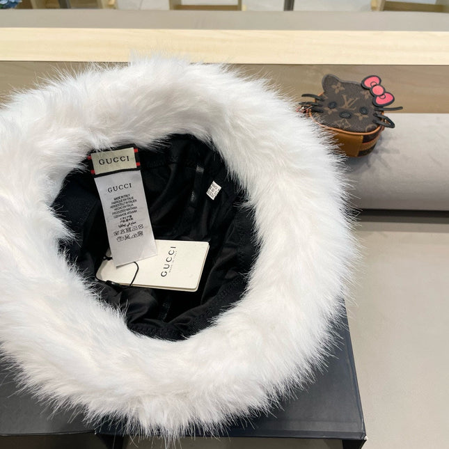 BUCKET HAT IN WHITE FOX FUR 404750