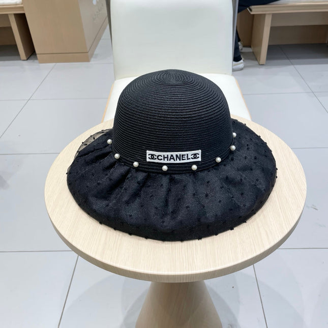 WIDE BRIM HAT IN BLACK STRAW 673034