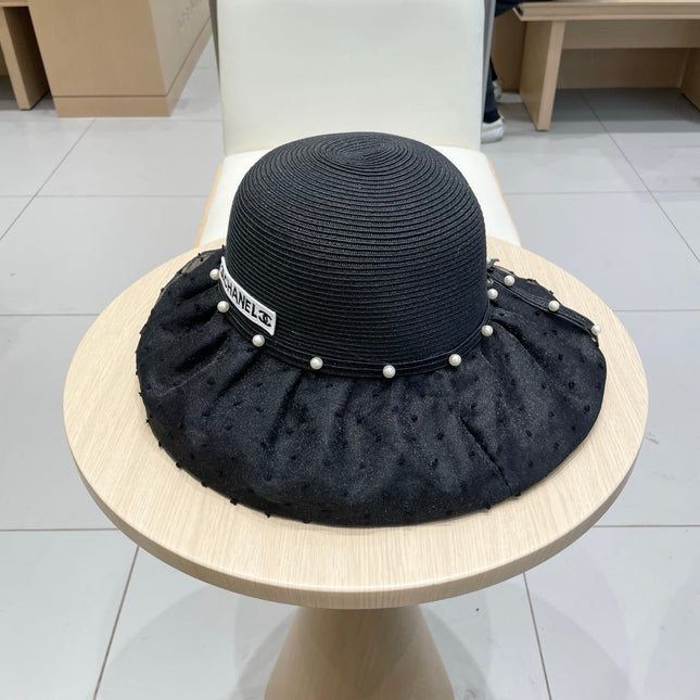 WIDE BRIM HAT IN BLACK STRAW 673034