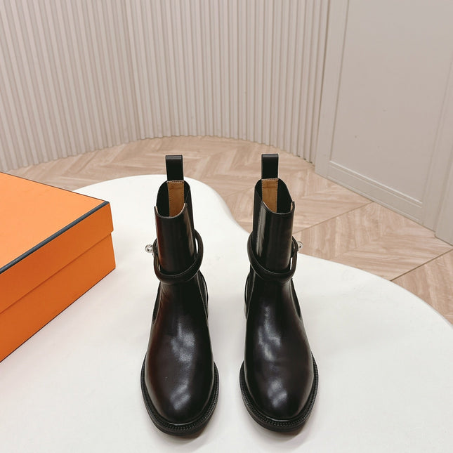 KELLY BUCKLE SHORT BOOTS IN BLACK CALFSKIN