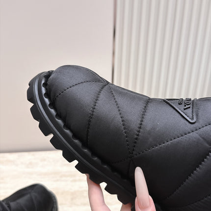 PRADA 26S QUILTED DRAWCORD ANKLE SNOW BOOTS 30MM IN BLACK NYLON