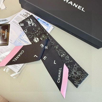 CHANEL 26S TWILLY SCARF 120 IN SILK 485185