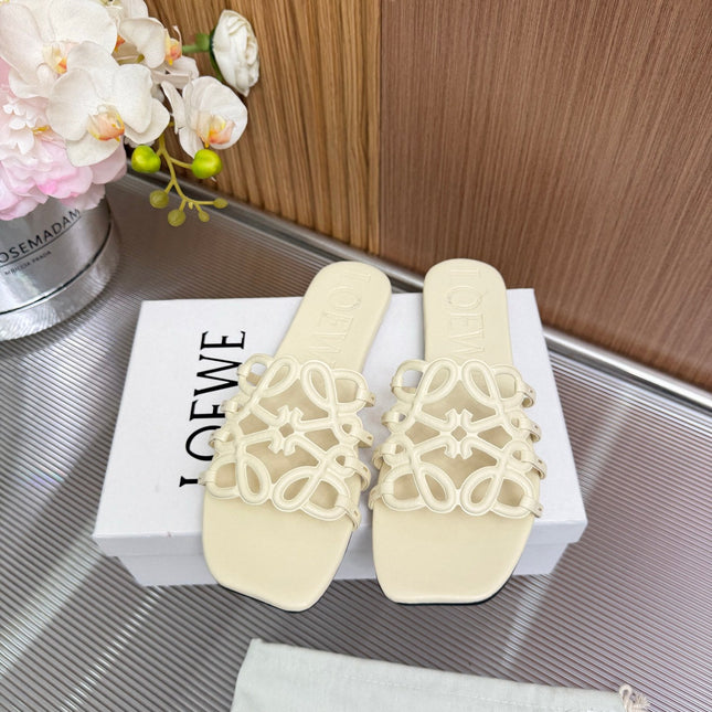 LOEWE 26S PETAL ANAGRAM SLIDE IN CREAM WHITE SOFT CALFSKIN