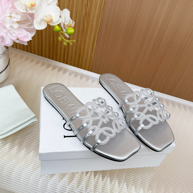 LOEWE 26S FLAT SANDALS IN SILVER CALFSKIN WITH CRYSTALS