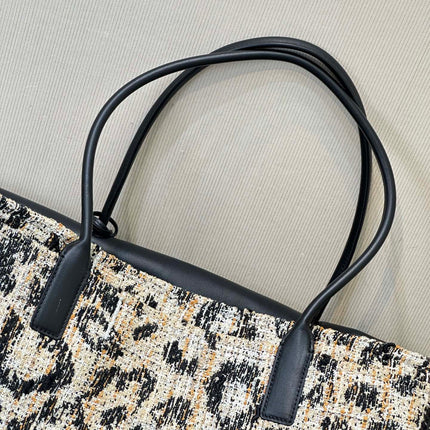 CHANEL 26S SHOPPING TOTE BAG 43 IN LEOPARD PRINT TWEED AND BLACK CALFSKIN