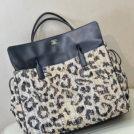 CHANEL 26S SHOPPING TOTE BAG 43 IN LEOPARD PRINT TWEED AND BLACK CALFSKIN