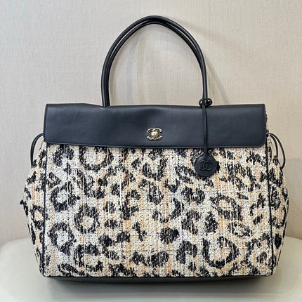 CHANEL 26S SHOPPING TOTE BAG 43 IN LEOPARD PRINT TWEED AND BLACK CALFSKIN