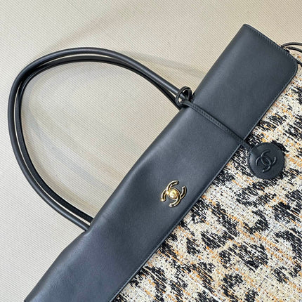 CHANEL 26S SHOPPING TOTE BAG 43 IN LEOPARD PRINT TWEED AND BLACK CALFSKIN