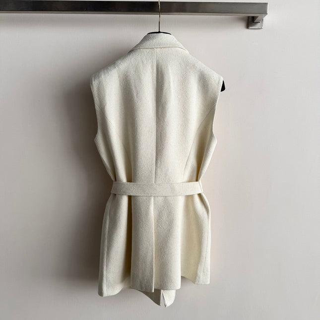 CHANEL 26S SLEEVELESS BLAZER 709