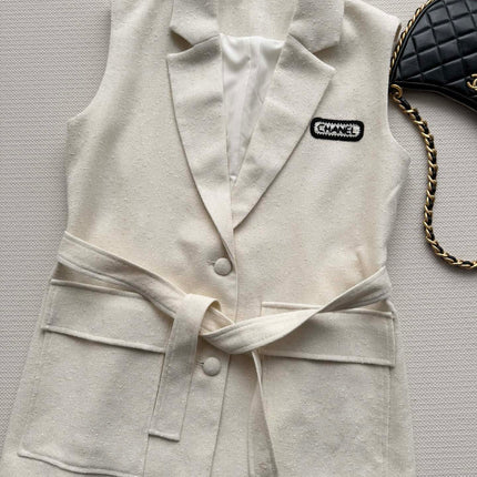 CHANEL 26S SLEEVELESS BLAZER 709