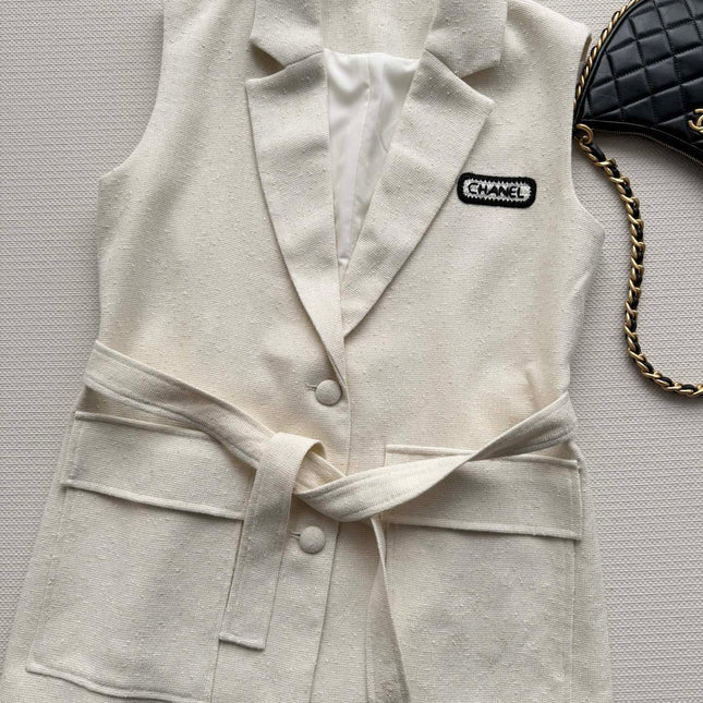 CHANEL 26S SLEEVELESS BLAZER 709