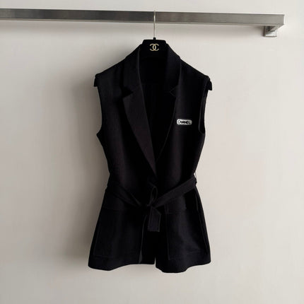 CHANEL 26S SLEEVELESS BLAZER 708