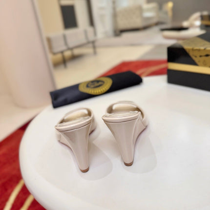 CHRISTIAN LOUBOUTIN 26S WEDGE SANDALS 85 MM IN CREAM BEIGE PATENT LEATHER