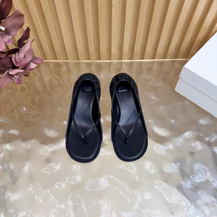 JACQUEMUS 26S THONG HEEL SANDALS 45 MM IN BLACK CALFSKIN