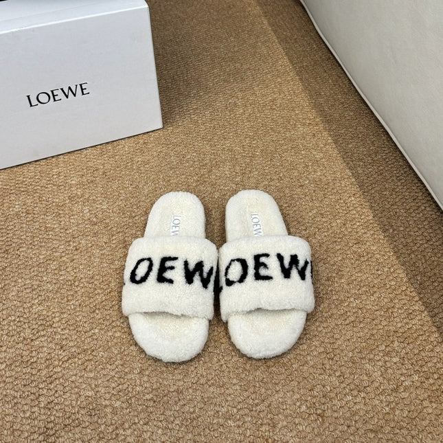 LOEWE 26S FLUFFY SLIDE SANDALS IN WHITE SHEARLING LOGO