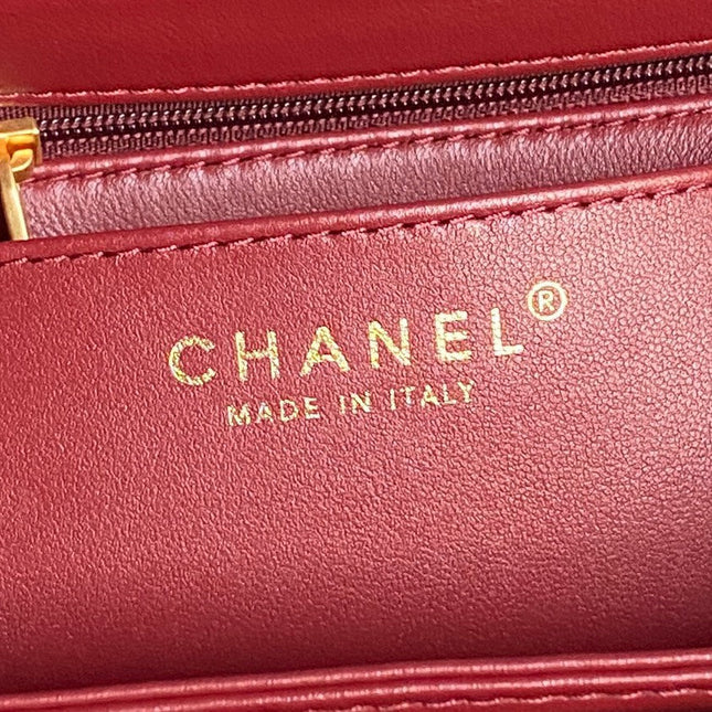 RETRO STYLE FLAP BAG 19 IN STILETTO RED GRAINED CALFSKIN GOLD HARDWARE