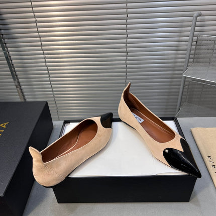 ALAIA PUMP 1 CM IN BEIGE SUEDE MIX BLACK CALFSKIN