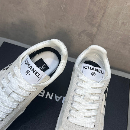CHANEL 26S RUNNING SNEAKERS IN WHITE AND LIGHT GREY MATERIAL CC LOGO
