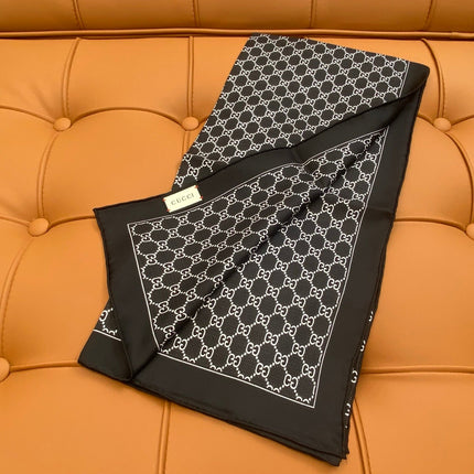 GUCCI 25S SCARF 90 IN SILK 709696