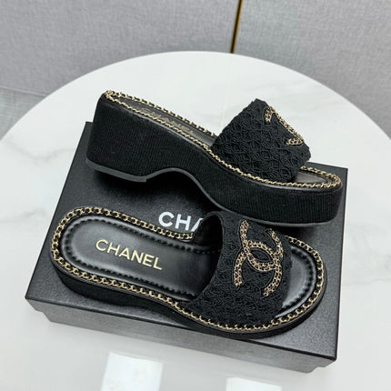 CC WEDGE SOLE SANDALS 25S IN BLACK FABRIC WITH LOGO
