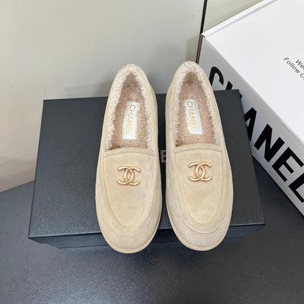 LOAFER IN BEIGE SUEDE AND SOLF FLEECE LINING