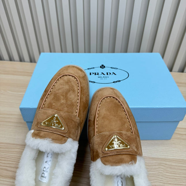 LOAFER IN CAMEL SUEDE AND FUR LINING ATTACHED TRIANGLE LOGO