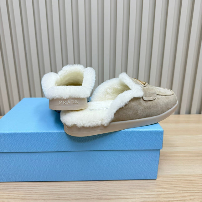 TRIANGLE LOGO FLATS IN KHAKI BEIGE SUEDE AND FUR LINING