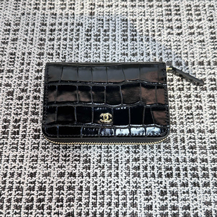 CHANEL 26S ZIPPER WALLET 11 IN BLACK CROCODILE-EMBOSSED CALFSKIN