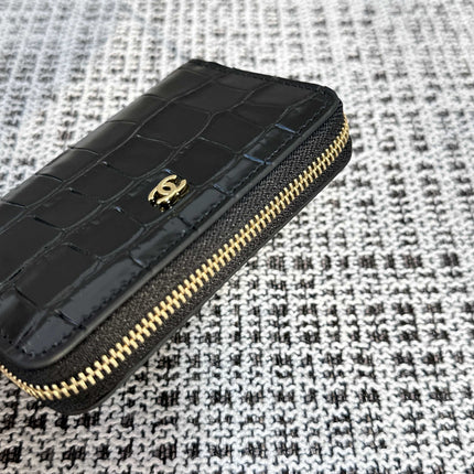 CHANEL 26S ZIPPER WALLET 11 IN BLACK CROCODILE-EMBOSSED CALFSKIN