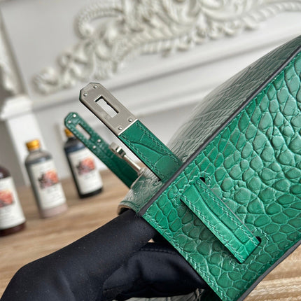 HM 26S KELLY MINI 22MM IN DARK GREEN CROC EMBOSSED CALFSKIN SILVER KELLY BUCKLE