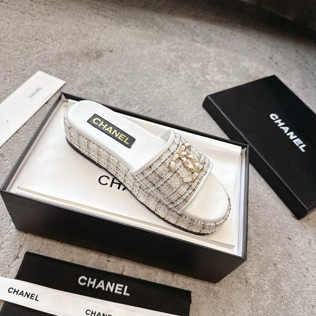 PLASTFORM HEELS IN WHITE TWEED AND CALFSKIN