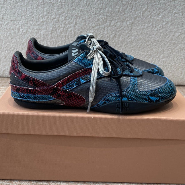 GYMNASIUM SNEAKER IN BLACK FABRIC AND BLUE SNAKE EFFECT CALFSKIN