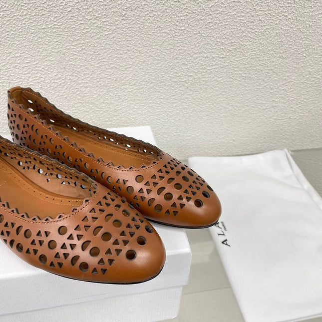 ALAIA BALLET FLAT IN CARAMEL BROWN MESH LAMBSKIN