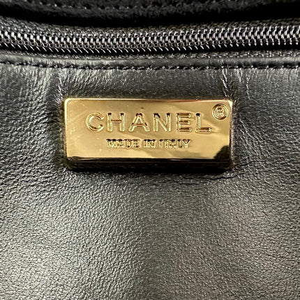 CHANEL 26S CLASSIC FLAP BAG 22 IN BLACK QUILTED SUEDE