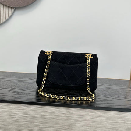 CHANEL 26S CLASSIC FLAP BAG 22 IN BLACK QUILTED SUEDE