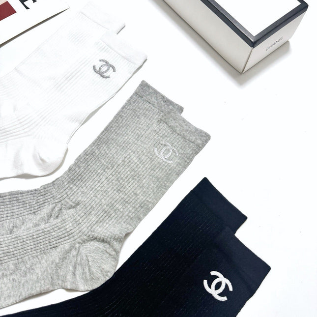 CHANEL 26S CREW SOCKS 408734 (1 BOX)