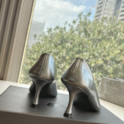 HIGH PUMPS IN RHINO GRAY PATENT CALFSKIN