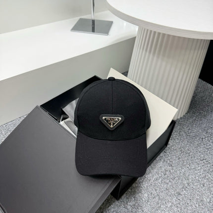 PRADA 26S BASEBALL CAP IN BLACK 558604