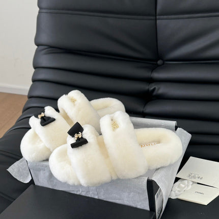 CC DAD SANDAL MULE IN WHITE FLEECE WITH GOLD HARDWARE